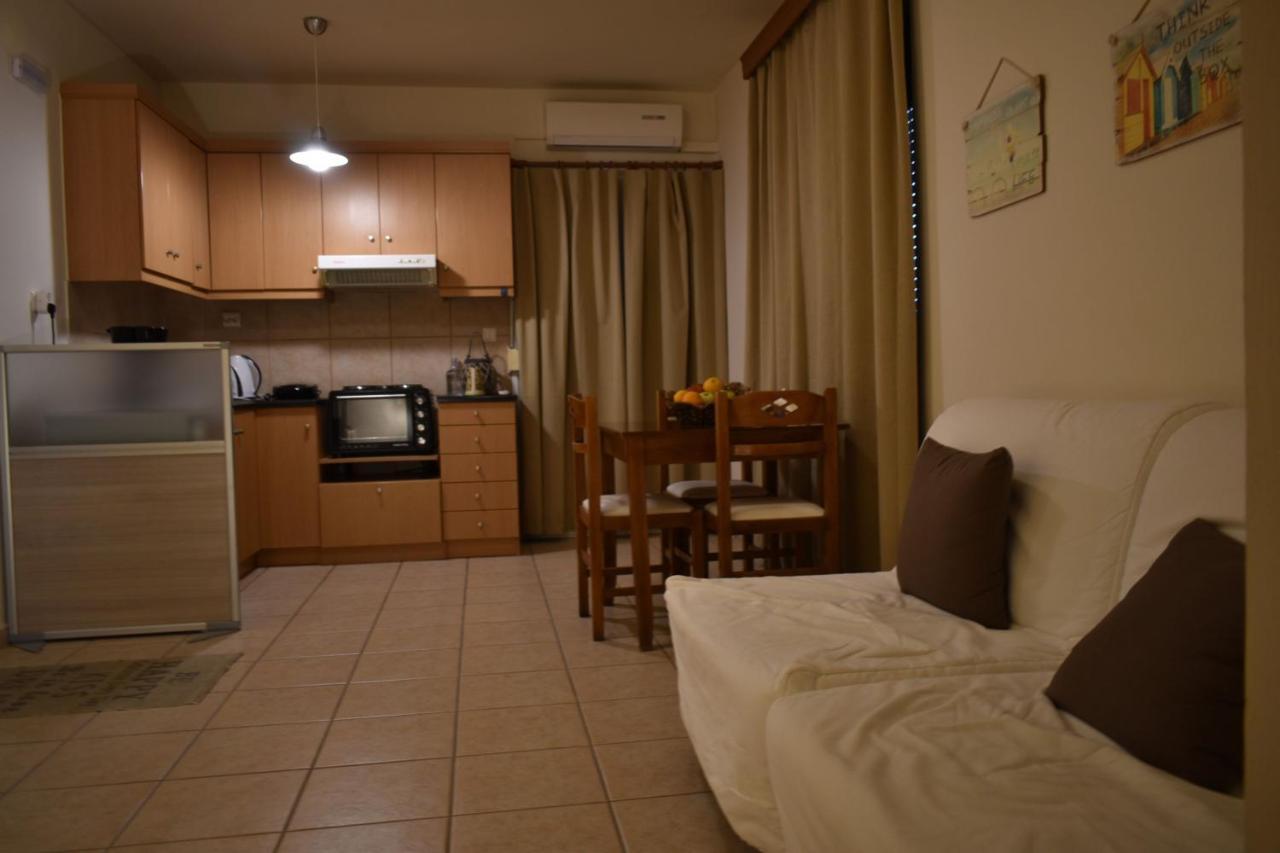 Mini Art Apartments Gerani  Exterior photo