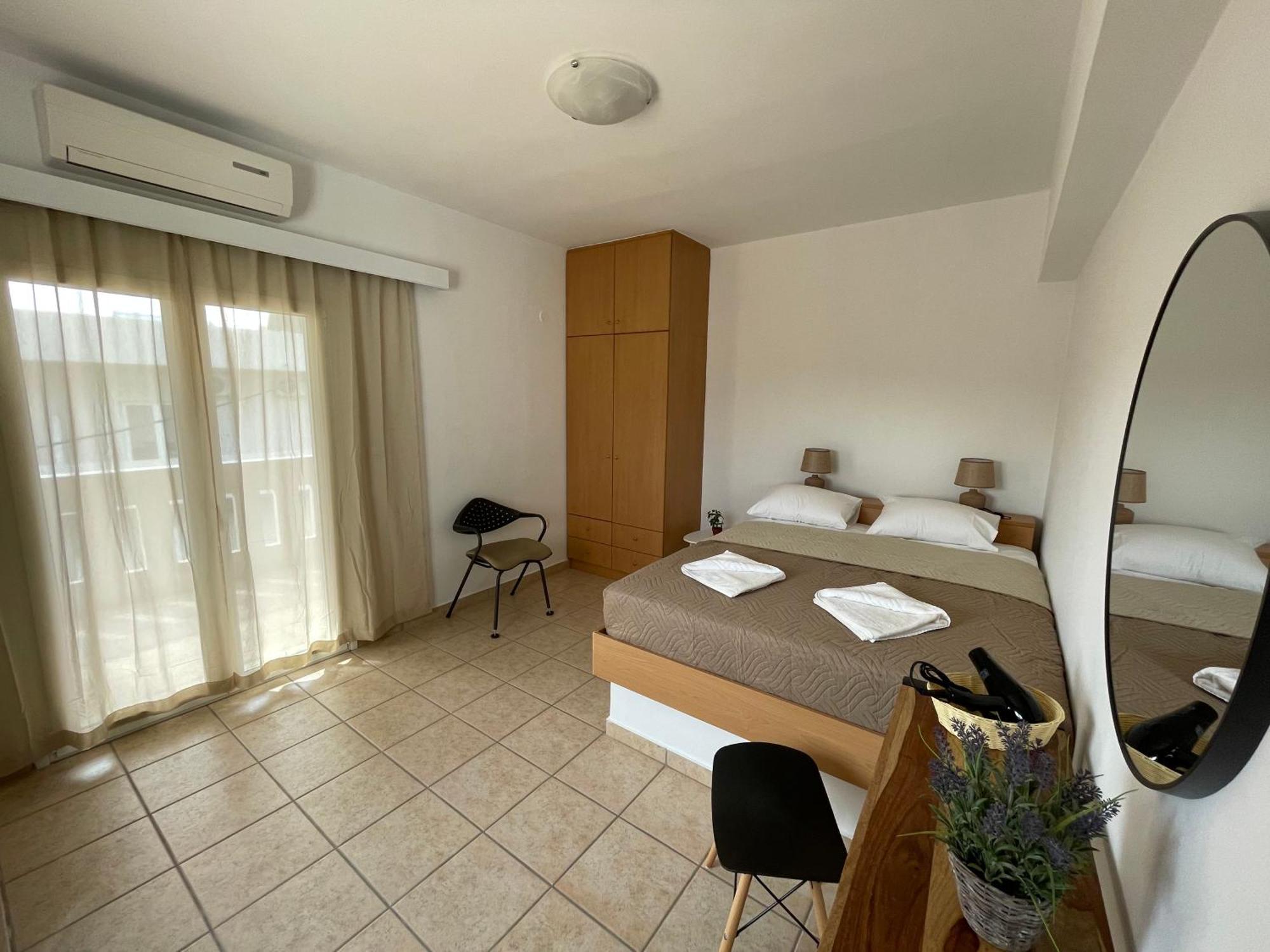 Mini Art Apartments Gerani  Exterior photo