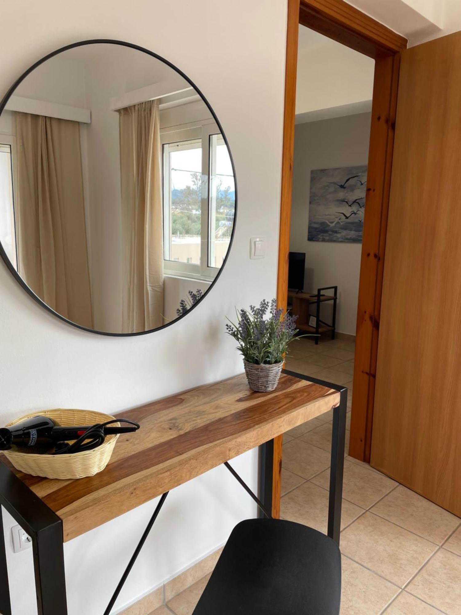 Mini Art Apartments Gerani  Exterior photo